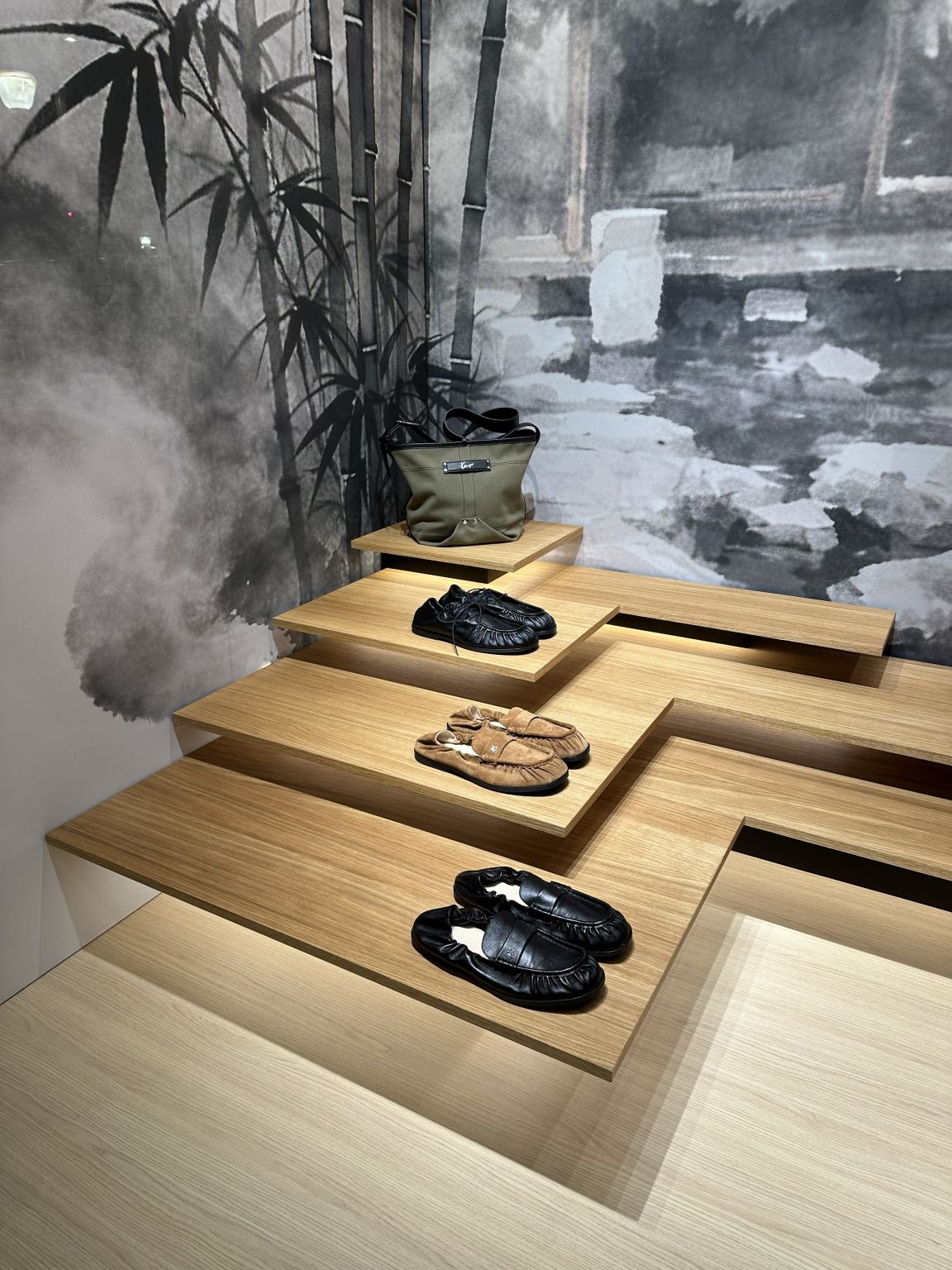 KENZO Mode: department-store visual merchandising — source image 2