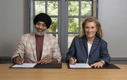 Signing of the Kering and Reliance Brands partnership for the Generation Award in India