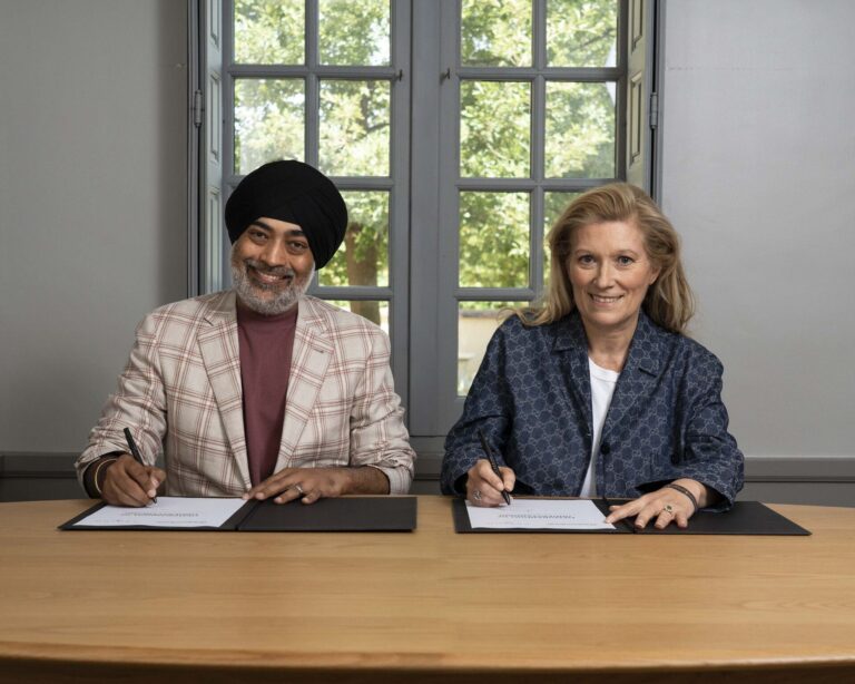 Signing of the Kering and Reliance Brands partnership for the Generation Award in India
