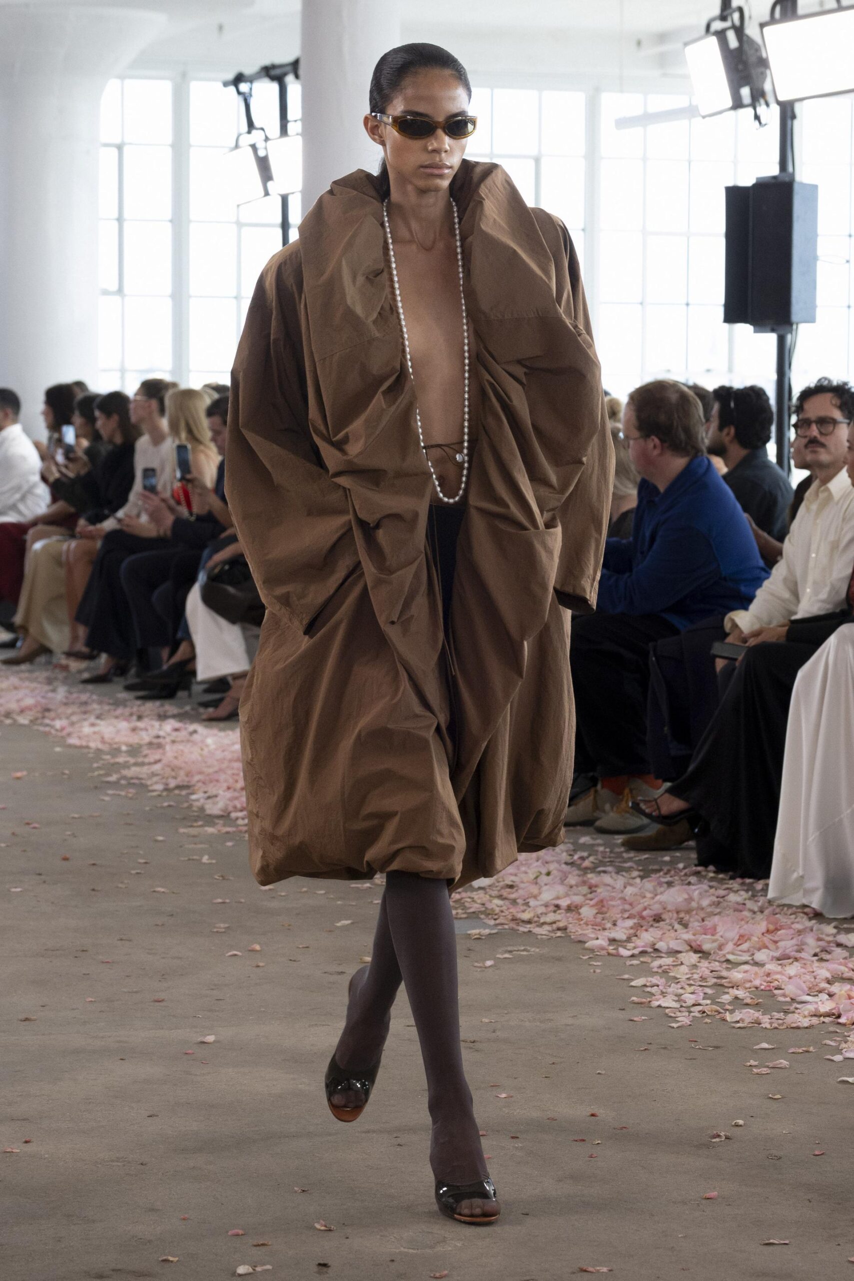 Oversized brown tailoring on Magda Butrym’s Spring-Summer 2027 runway