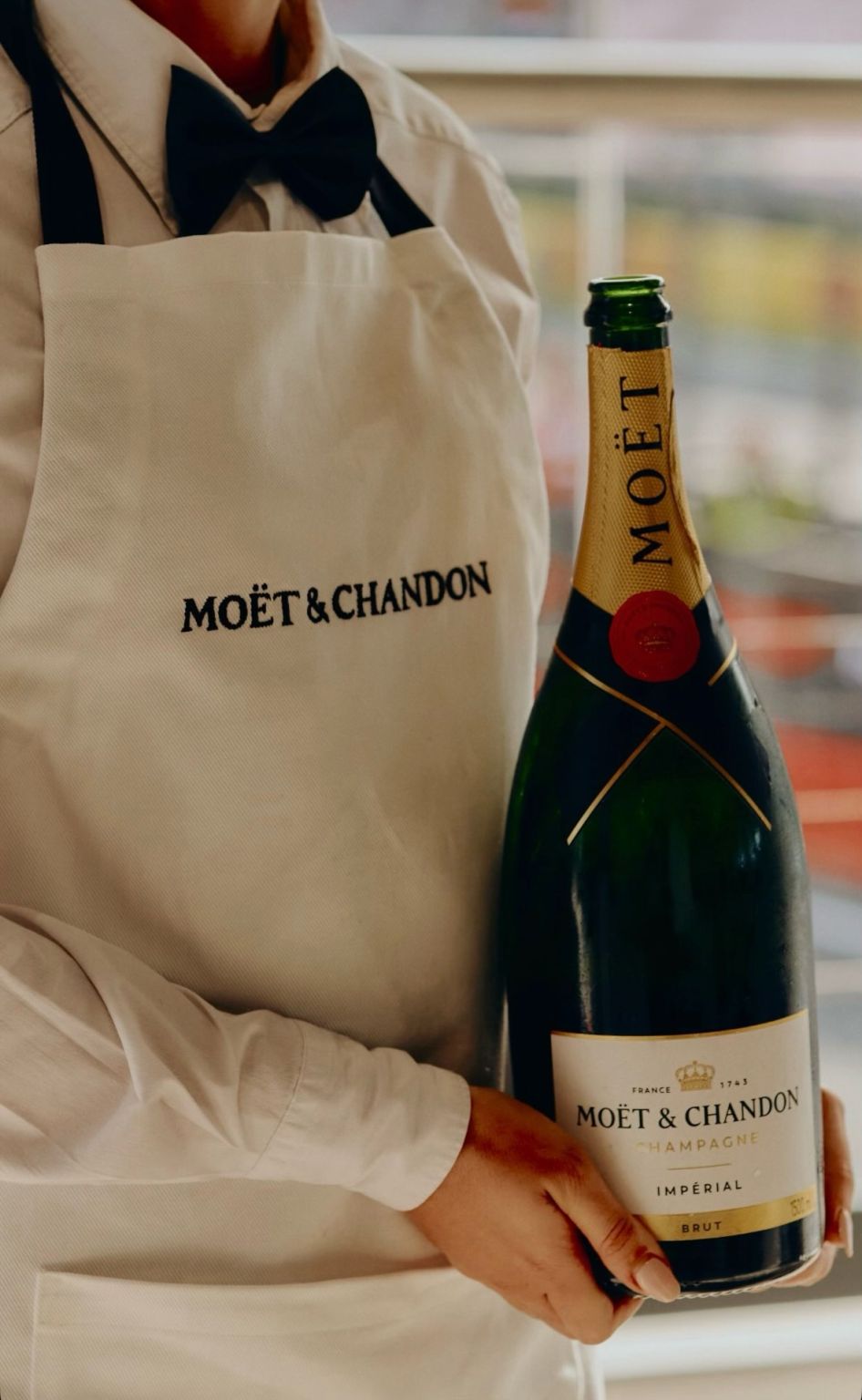 Moët & Chandon — Moët & Chandon Turns Its Champagne Cork Into a Formula 1 Marketing Visual, image 3