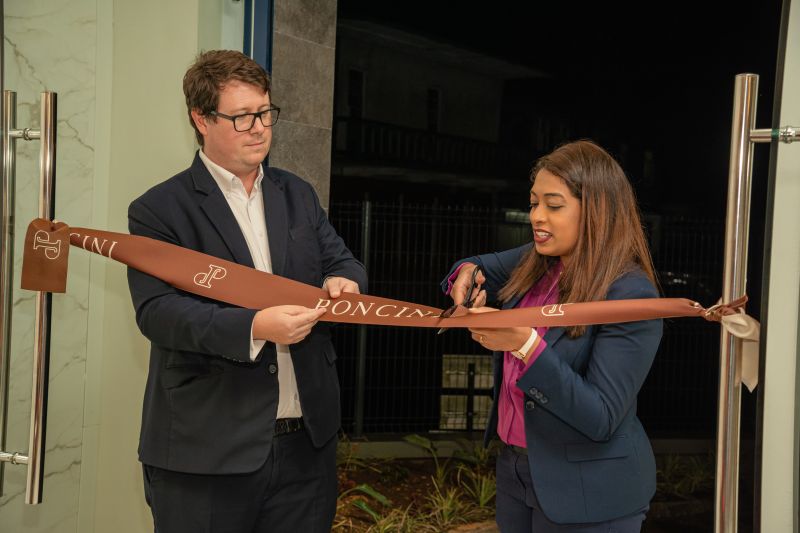 Ribbon-cutting at PONCINI’s Curepipe boutique inauguration