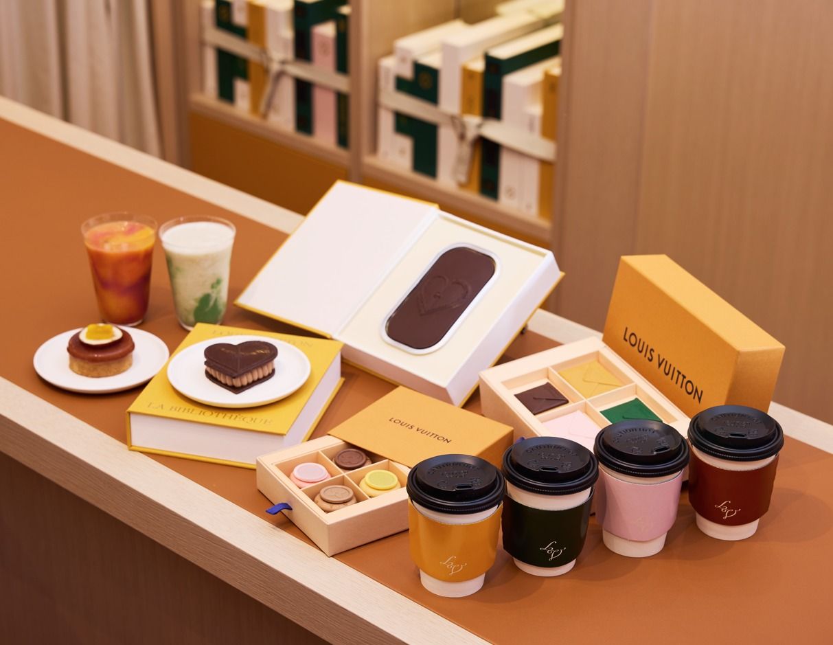 Book-themed Louis Vuitton desserts and takeaway drinks at La Bibliothèque in Seoul