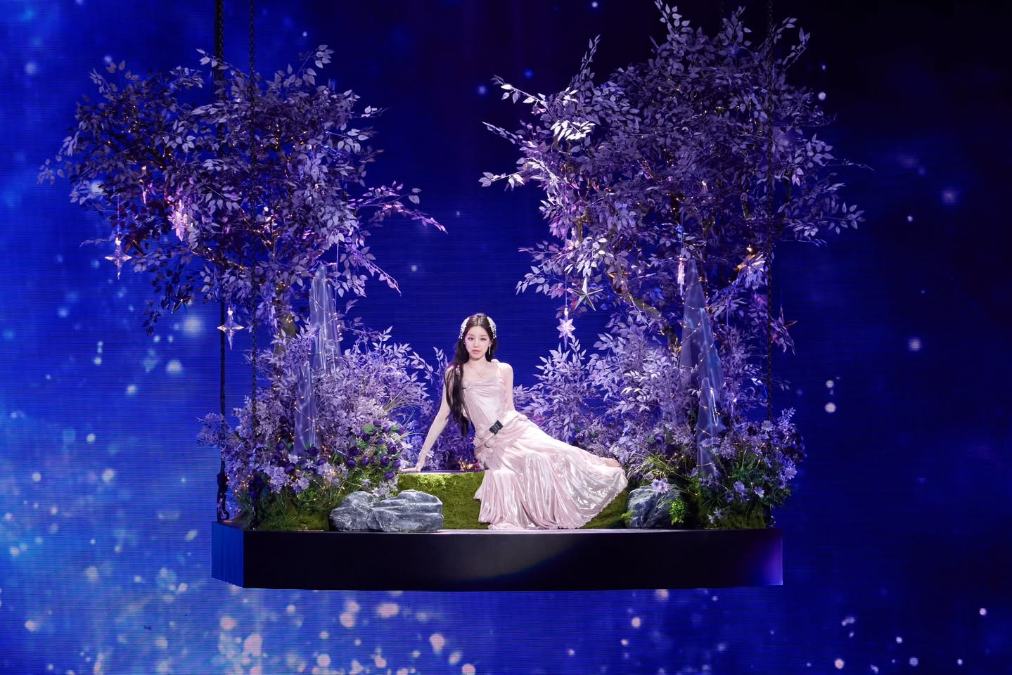 Song Yuqi in Tory Burch’s pink and silver custom performance gown