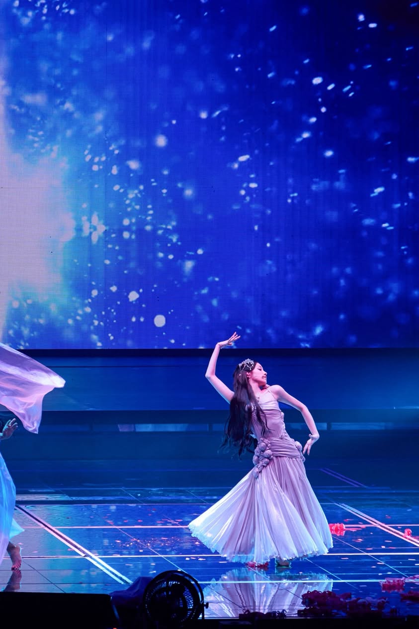 Song Yuqi performing in her custom Tory Burch gown