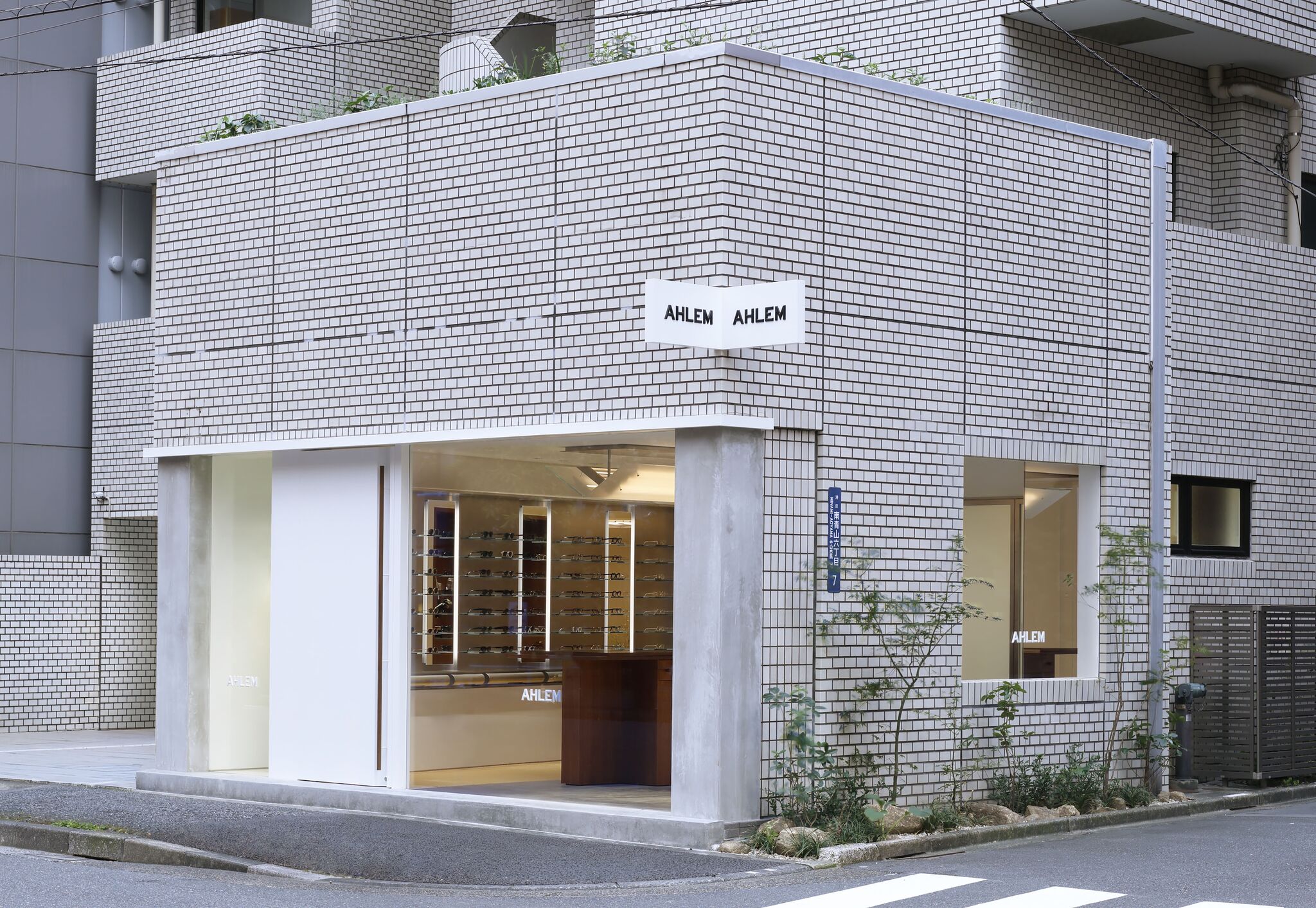Corner exterior of AHLEM’s Minami-Aoyama atelier
