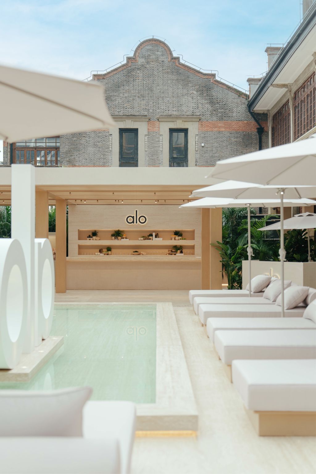Outdoor Alo counter and seating area