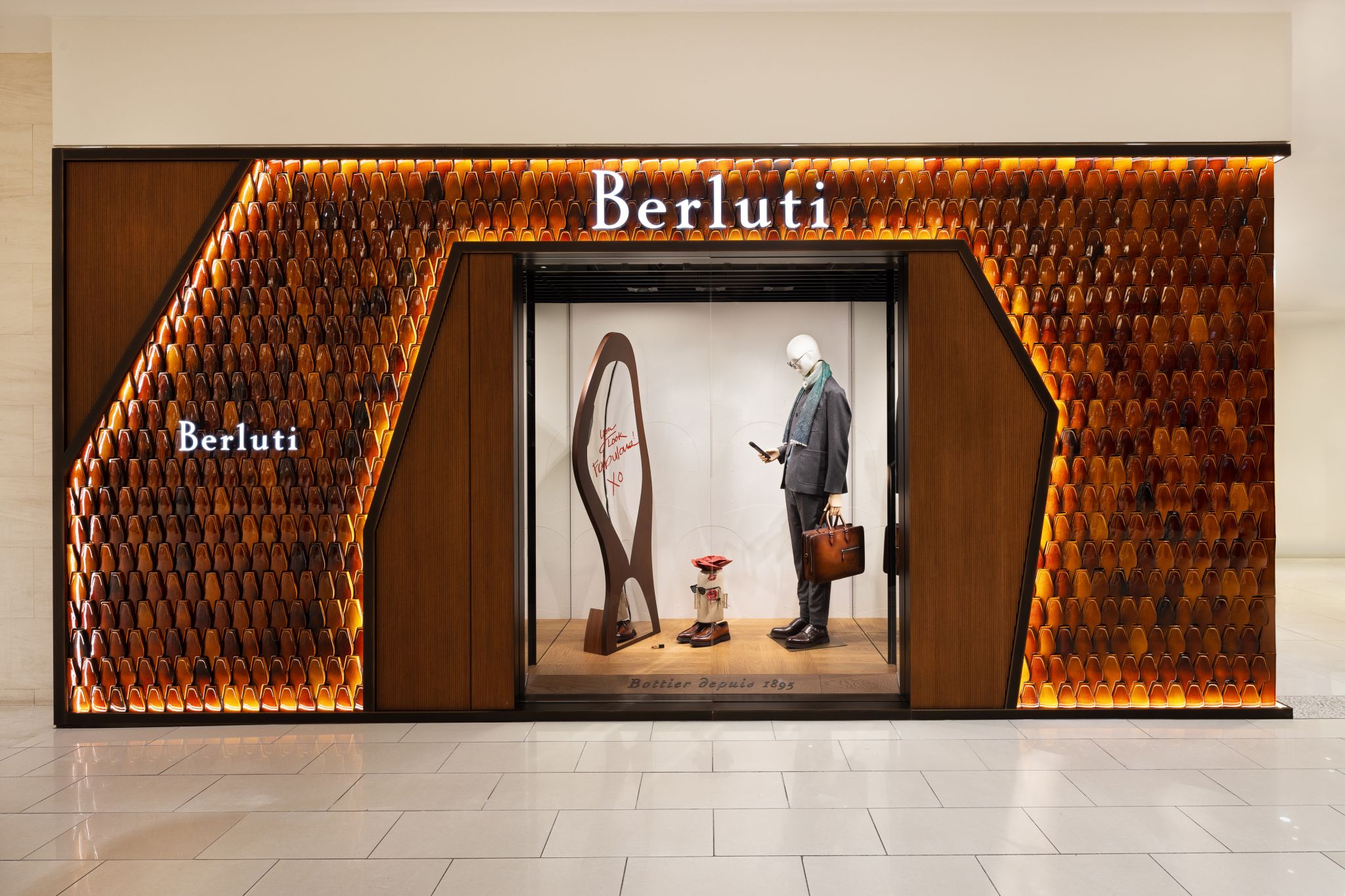 Berluti Nagoya Mitsukoshi store interior image three