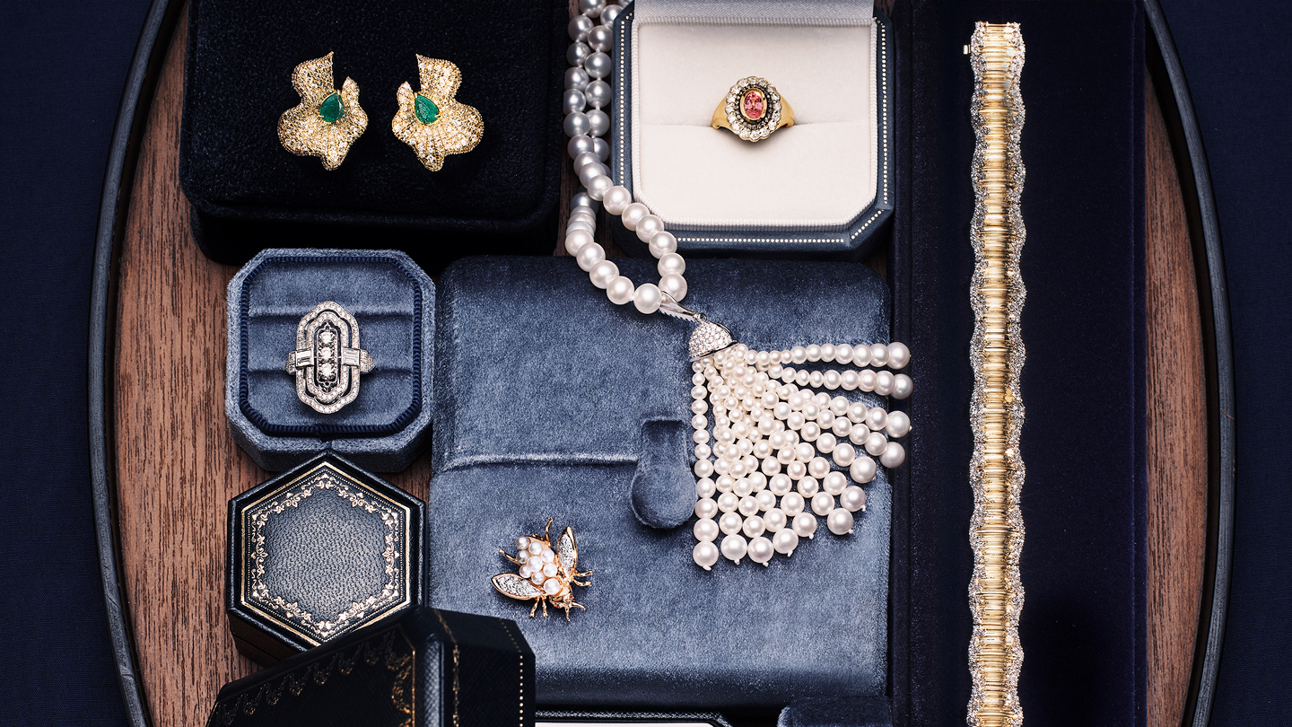 Jewelry and small gifts in Bloomingdale’s holiday campaign