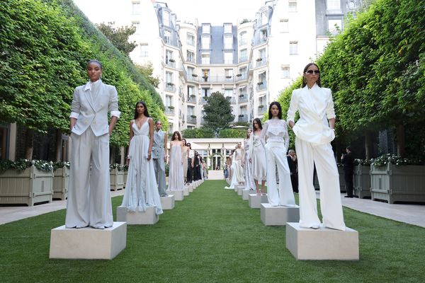 L’AGENCE models arranged in a Paris garden presentation