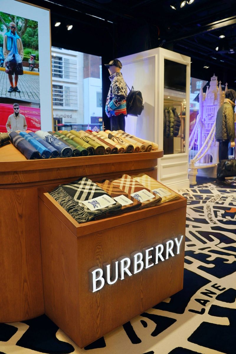 Burberry: 170th anniversary Harrods pop-up — photograph 3