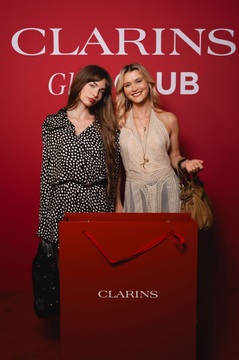 Two guests at the Clarins Glam Club photocall