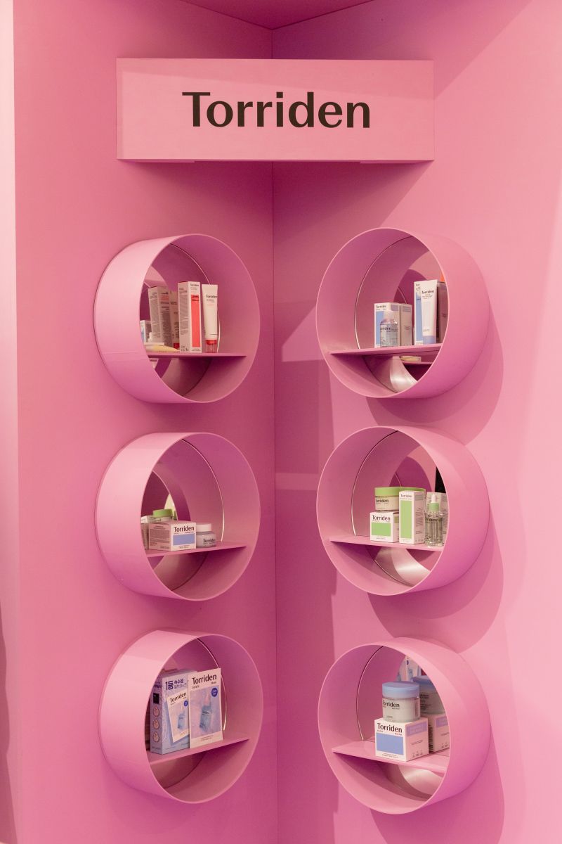 Pink K-Beauty Clubhouse product-discovery installation, photograph 2