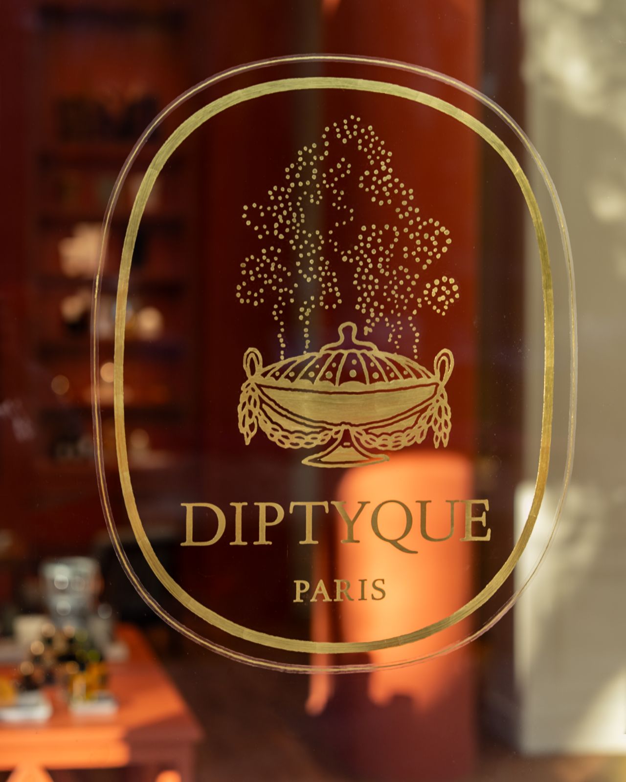 Diptyque logo on the Düsseldorf boutique window