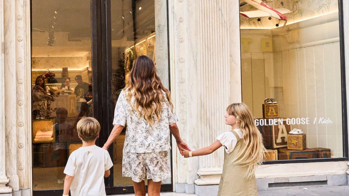 Family approaching the Golden Goose Kids store in Rome's Piazza del Popolo