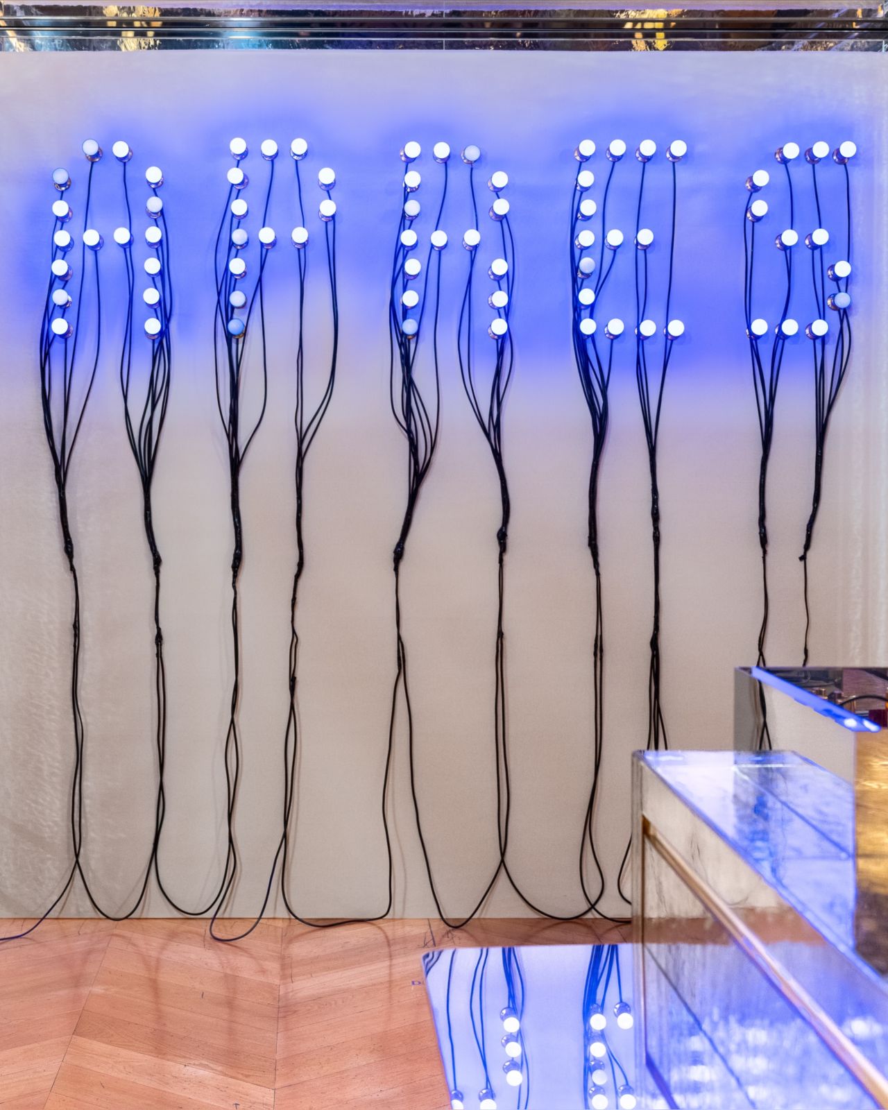Light installation in L’Heure des Possibles at Maison Guerlain