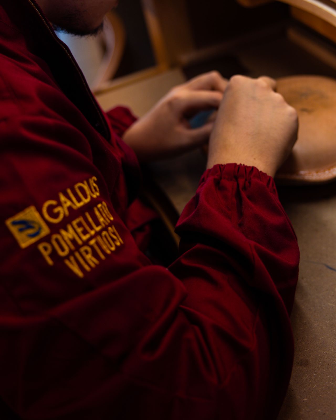 Pomellato jewelry trainee working by hand