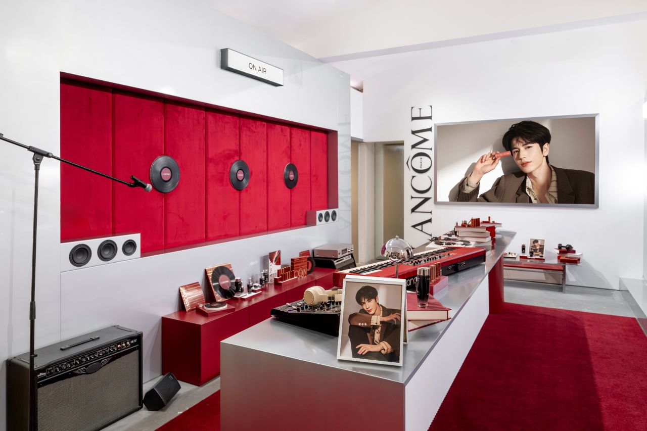 L'Oréal: Lancôme Qixi Love Record pop-ups — photograph 2