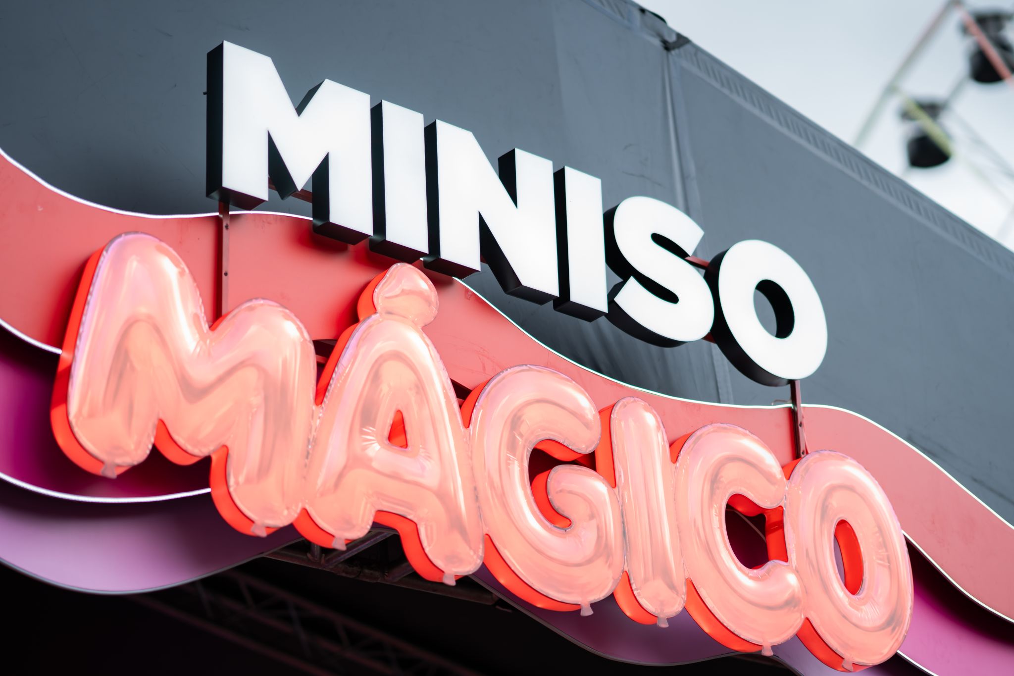 MINISO Mágico signage at Salitre Mágico in Colombia