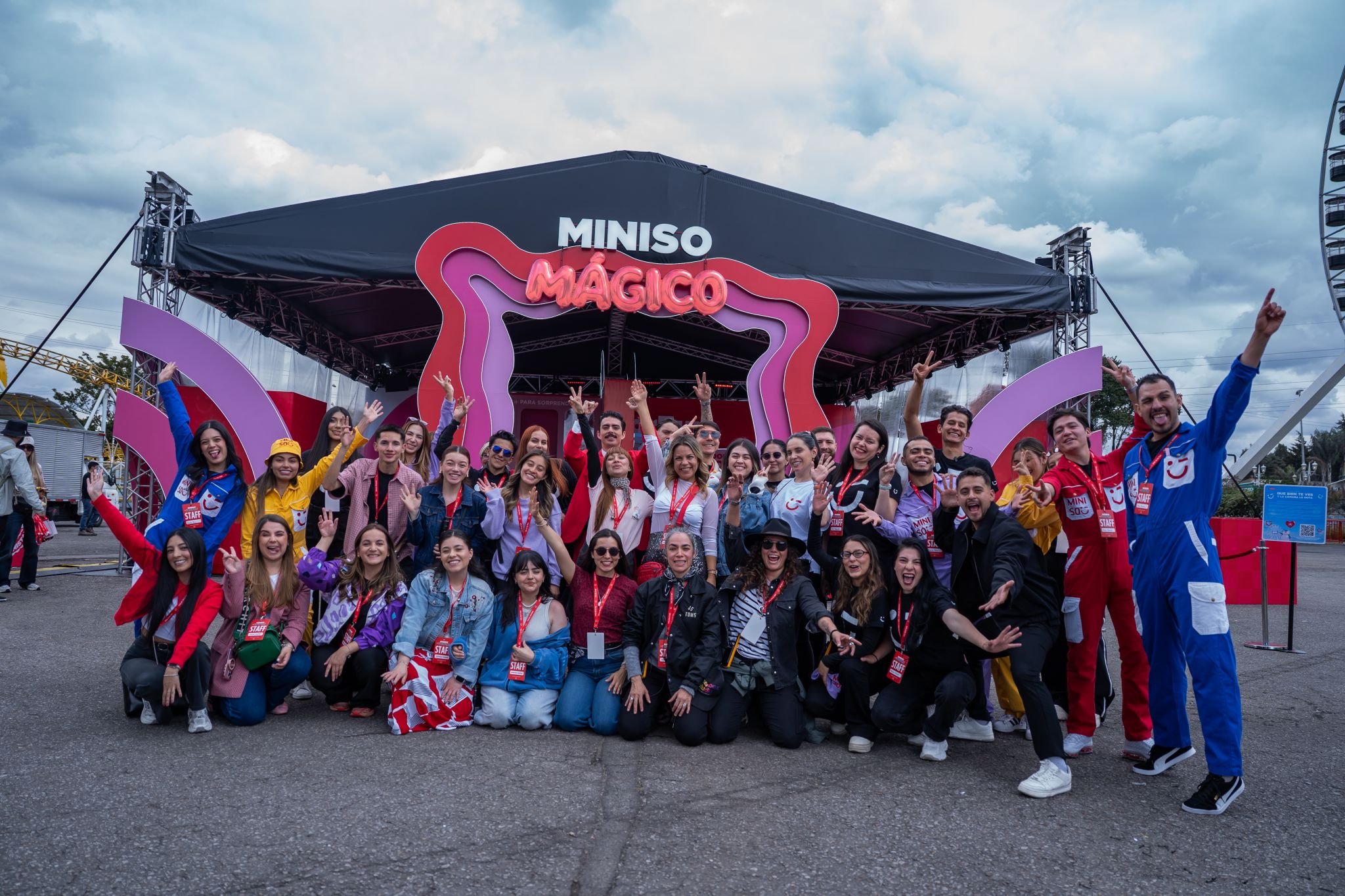 MINISO team and guests outside the Mágico activation