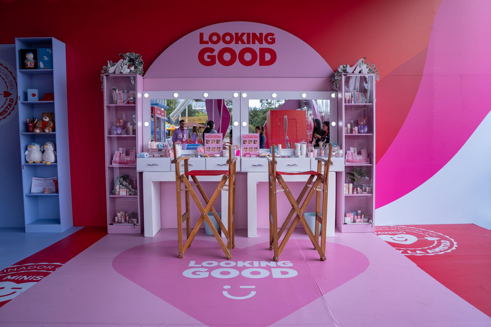 Looking Good experience station inside MINISO Mágico