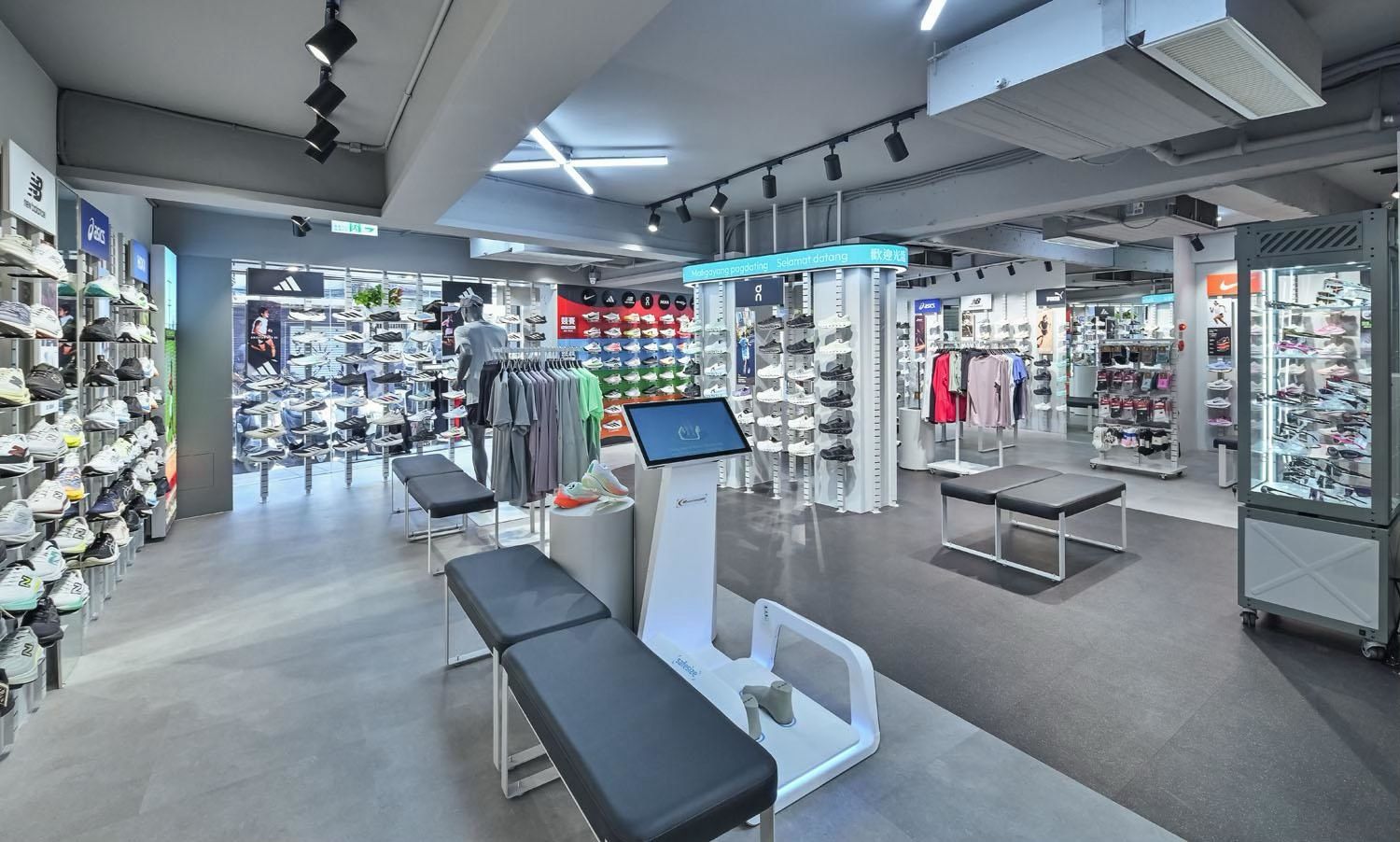 Momentum Run specialty store in Taiwan