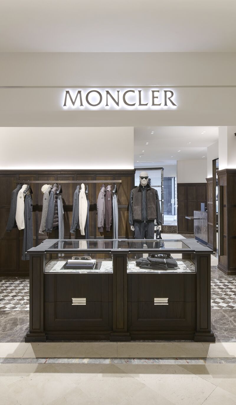 Central glass-topped fixture beneath the Moncler sign