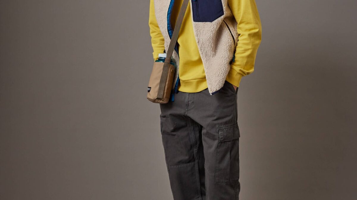 Maplestore outfit combining a Patagonia fleece vest, Gramicci cargo pants and Salomon trail-style shoes
