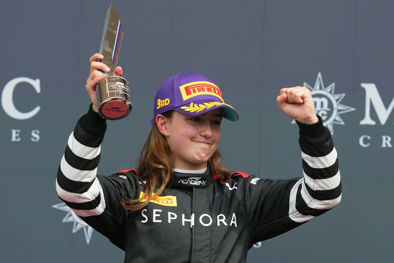 Natalia Granada holding a trophy on the podium