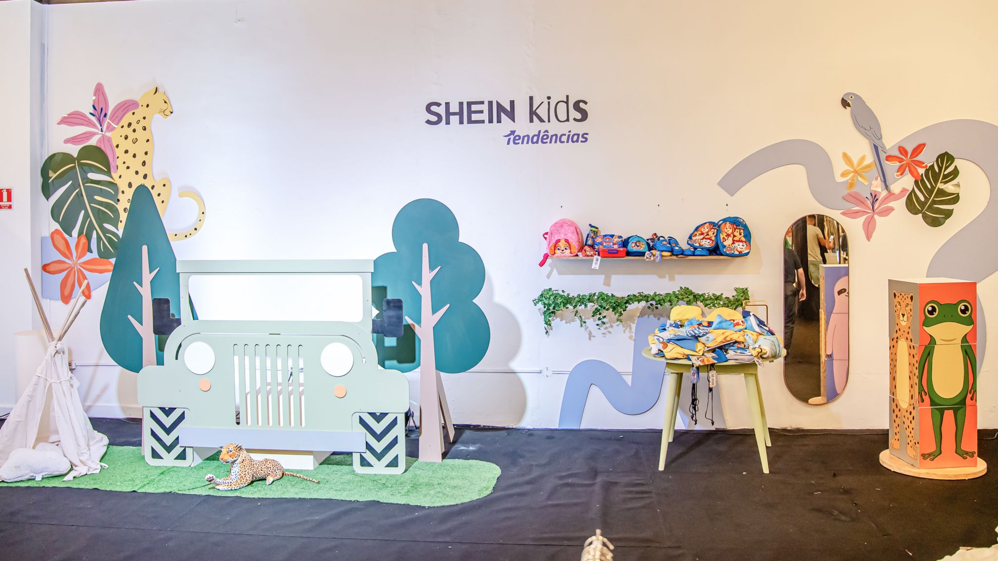 SHEIN Kids display at the tropical-themed Belém pop-up