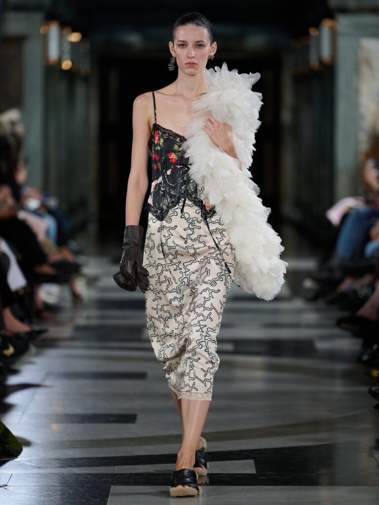 Simone Rocha Spring/Summer 2027 runway look 15