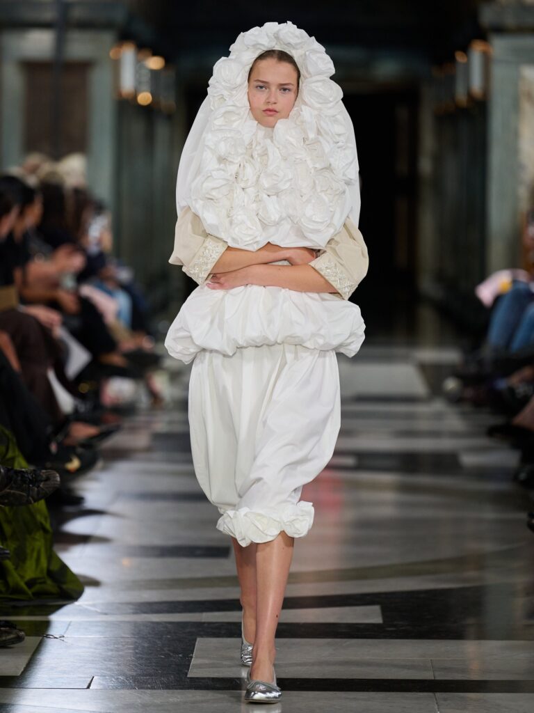 Simone Rocha Spring/Summer 2027 runway look 25