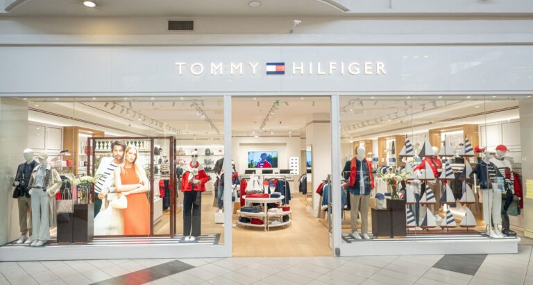 Tommy Hilfiger store frontage at Mallplaza Trébol in Chile