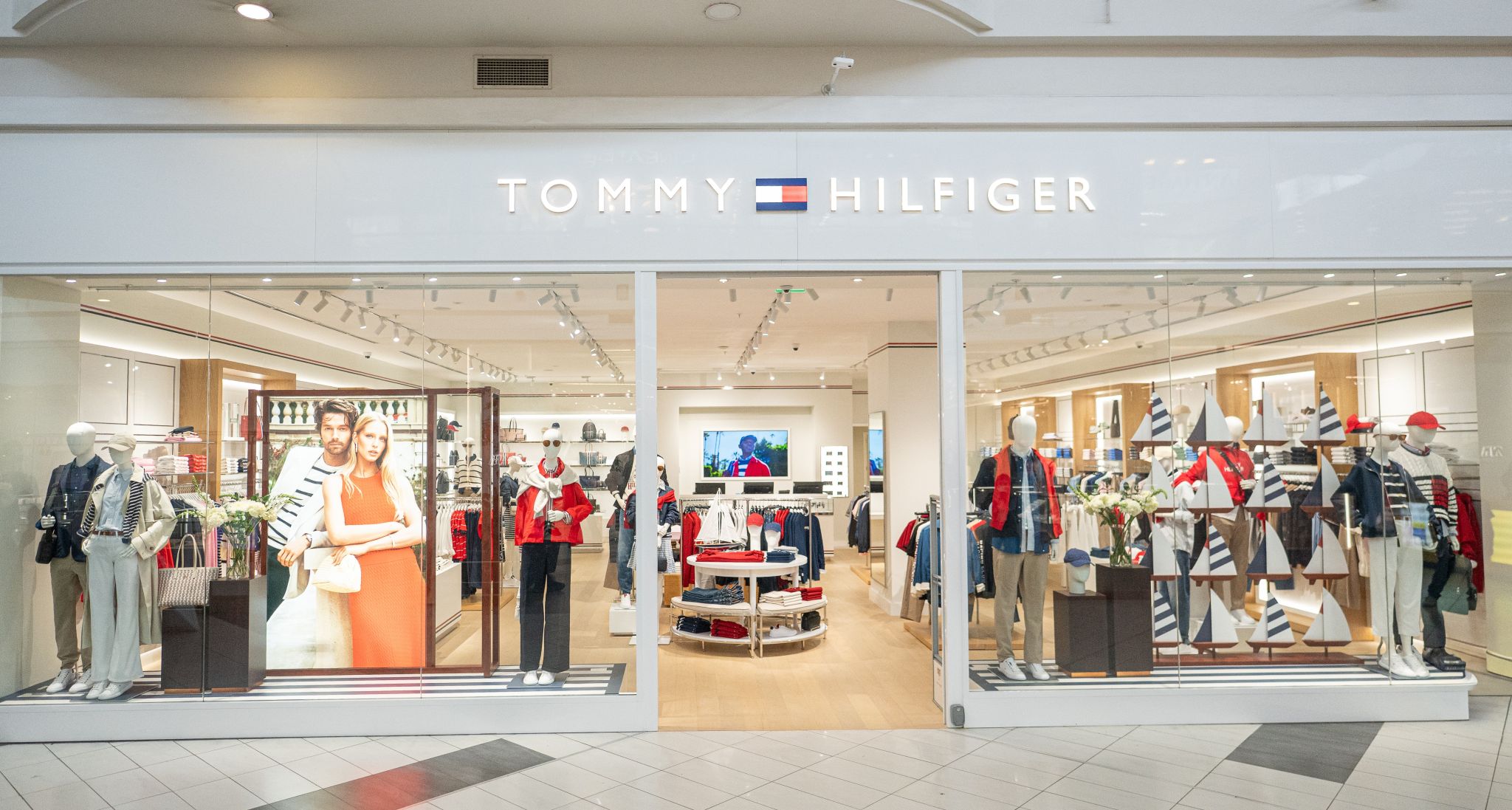 Tommy Hilfiger store frontage at Mallplaza Trébol in Chile