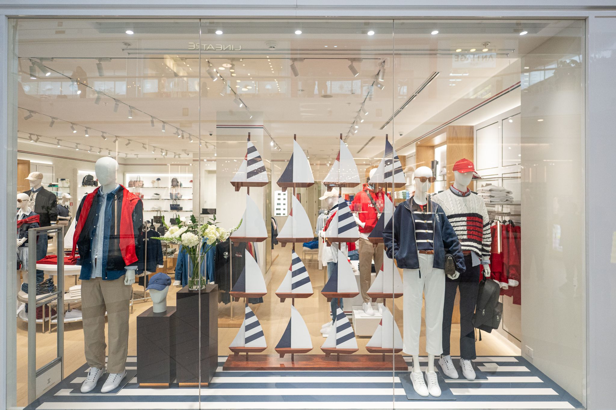 Tommy Hilfiger window display with coordinated apparel and bags