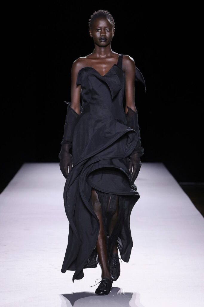 Yohji Yamamoto Spring/Summer 2027 runway look 002