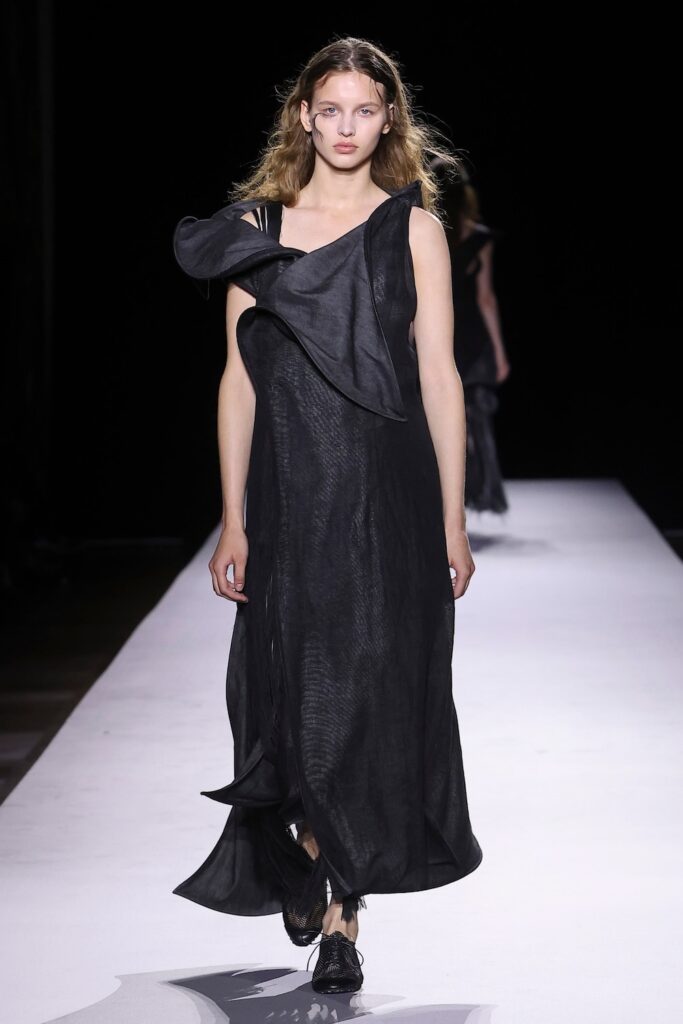 Yohji Yamamoto Spring/Summer 2027 runway look 004