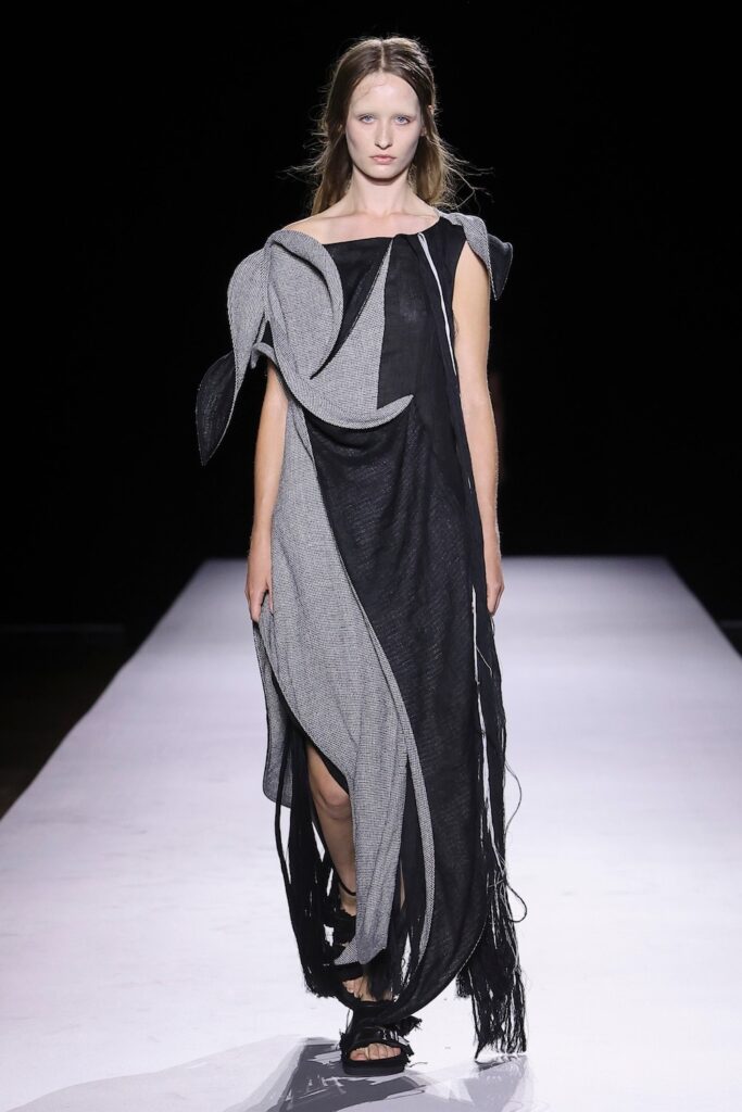 Yohji Yamamoto Spring/Summer 2027 runway look 005