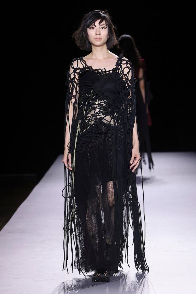 Yohji Yamamoto Spring/Summer 2027 runway look 010