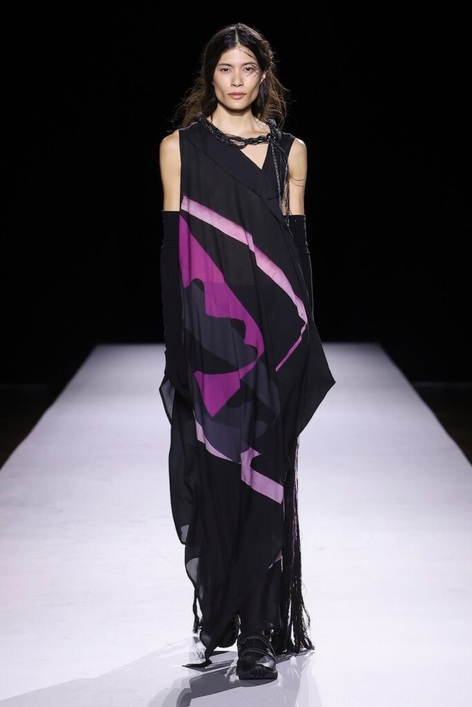 Yohji Yamamoto Spring/Summer 2027 runway look 011