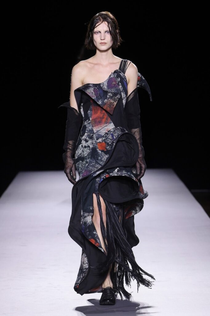 Yohji Yamamoto Spring/Summer 2027 runway look 015