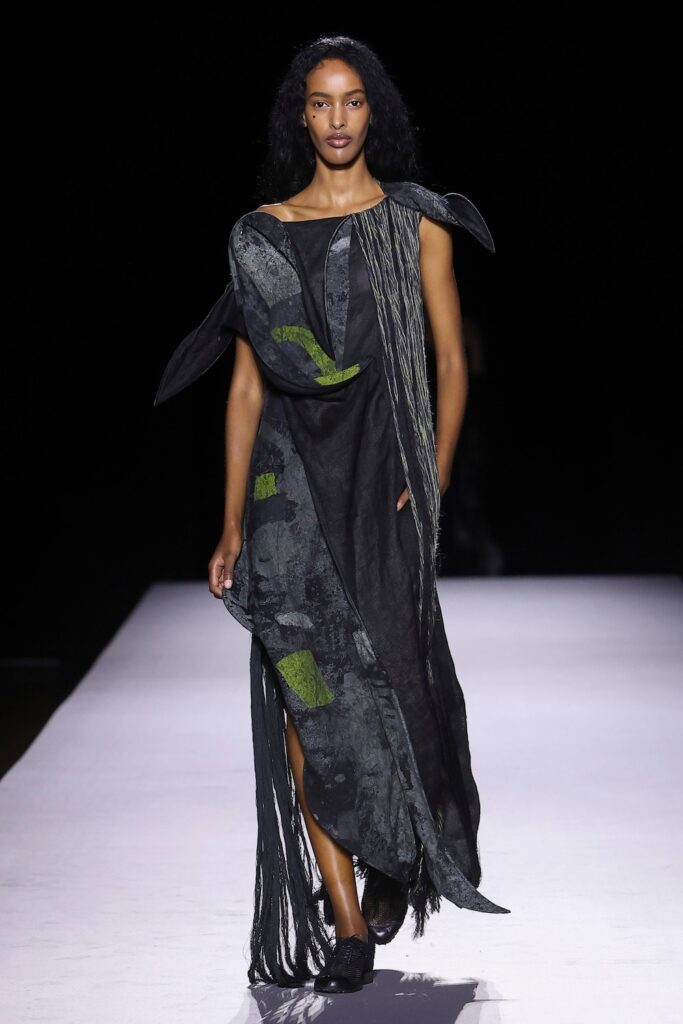 Yohji Yamamoto Spring/Summer 2027 runway look 016