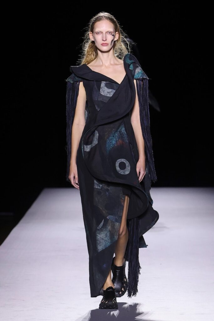 Yohji Yamamoto Spring/Summer 2027 runway look 017