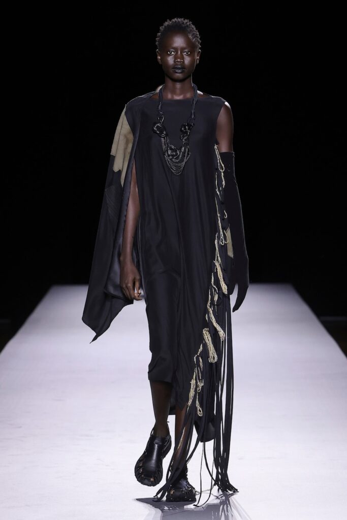 Yohji Yamamoto Spring/Summer 2027 runway look 018