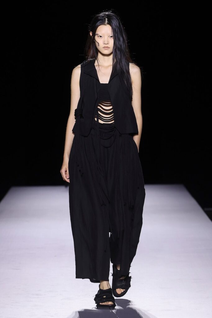 Yohji Yamamoto Spring/Summer 2027 runway look 020