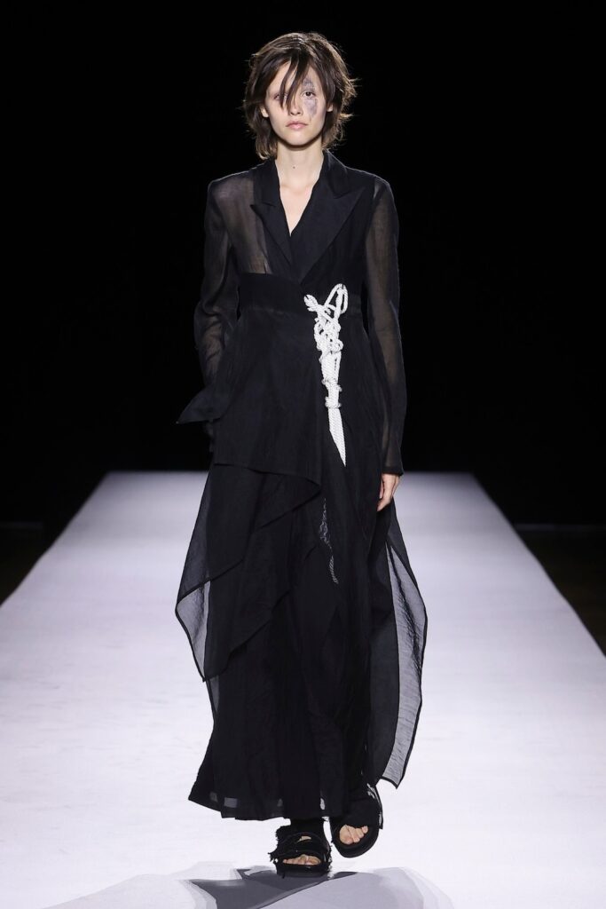 Yohji Yamamoto Spring/Summer 2027 runway look 024