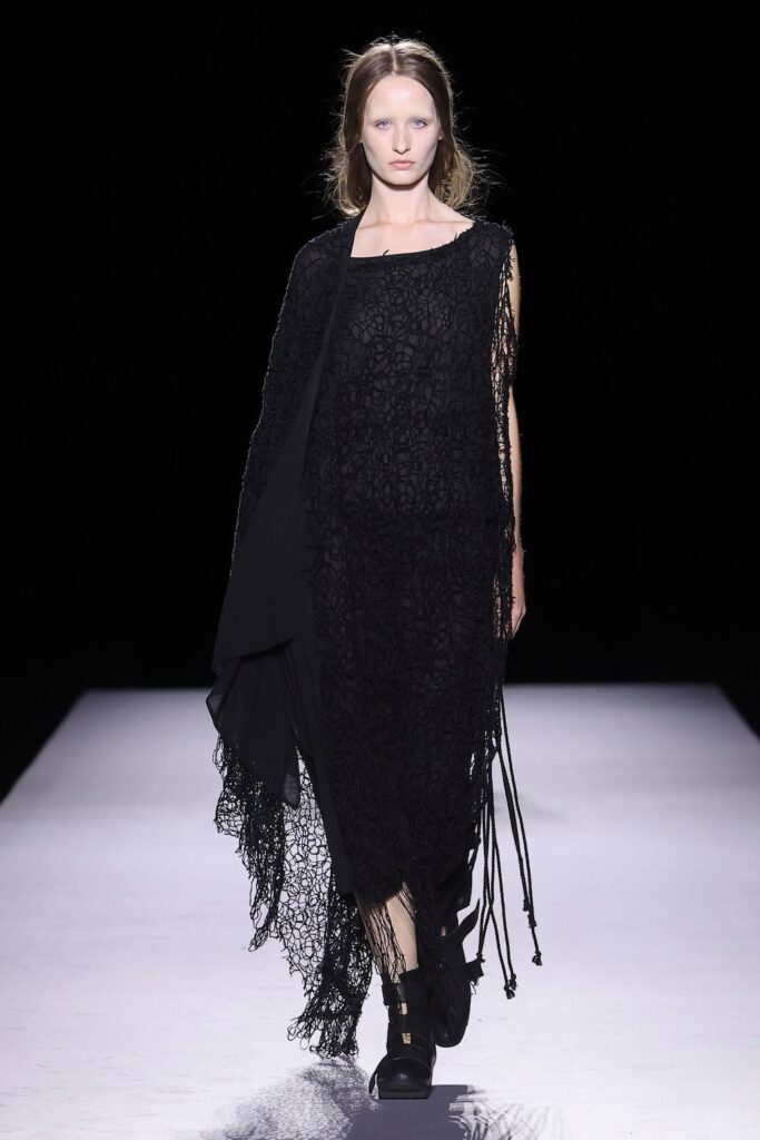 Yohji Yamamoto Spring/Summer 2027 runway look 025