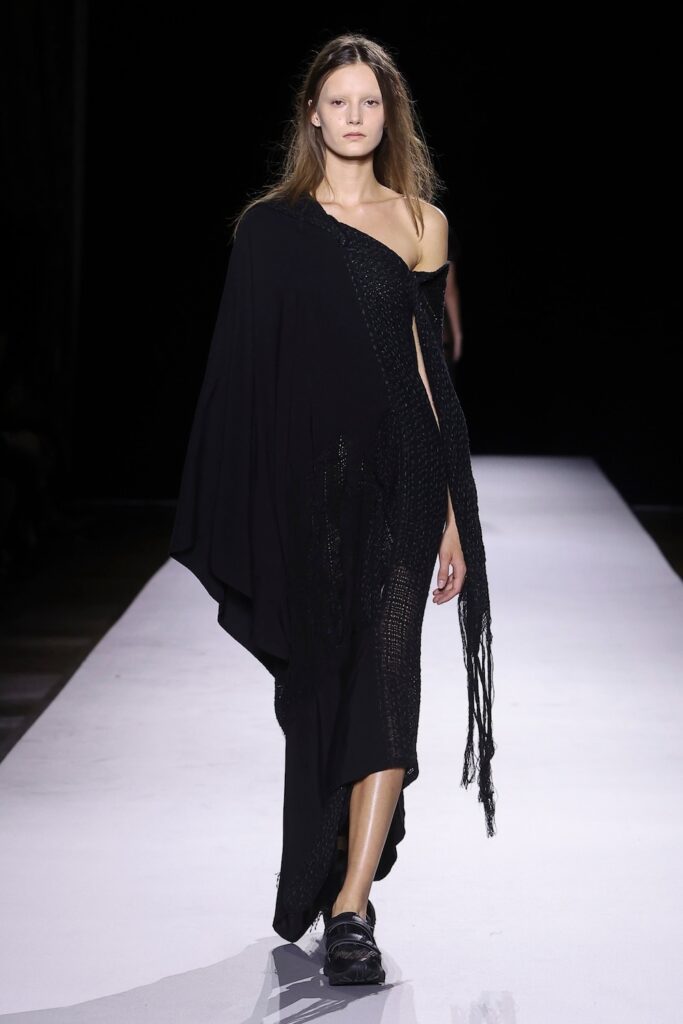 Yohji Yamamoto Spring/Summer 2027 runway look 028