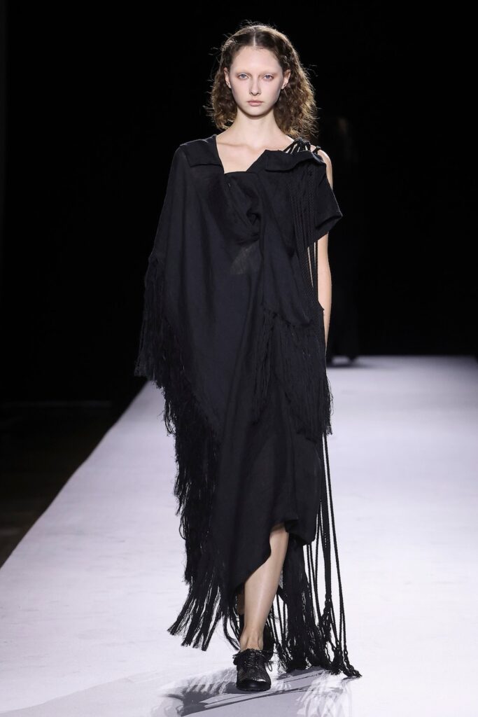 Yohji Yamamoto Spring/Summer 2027 runway look 029