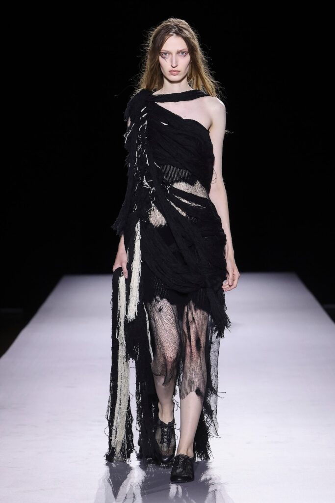 Yohji Yamamoto Spring/Summer 2027 runway look 032